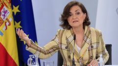 La vicepresidenta primera del Gobierno, Carmen Calvo, dando a conocer ayer el real decreto ley aprobado por el Gobierno 