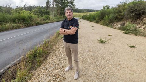 El alcalde, en la carretera que se va a arreglar