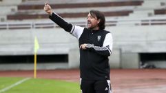 Secho Mart�nez, en el partido que el Compos disput� en San L�zaro ante el filial del Lugo.