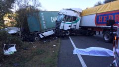 Accidente de dos camiones en el t�rmino del municipal de Bobor�s