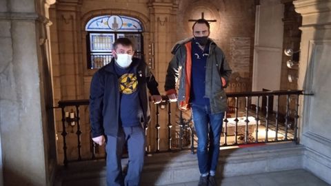 David Tejerina y Tono Permuy en el coro de la iglesia de San Jos�