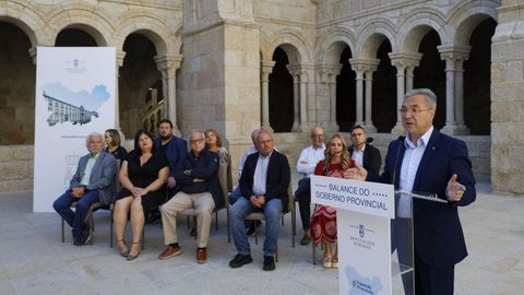 Luis Menor acompañado de los diputados del PP en el Mosteiro de Santo Estevo de Ribas de Sil