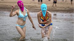 Cada vez son m�s las mujeres que optan por proteger totalmente sus rostros de la acci�n solar.