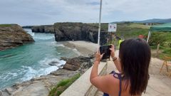 La playa de As Catedrais ayer a las tres de la tarde, con la marea casi llena y ni rastro del equipo de grabaci�n