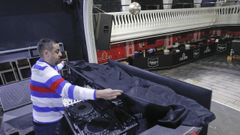 �ngel Quinti� es el propietario de la discoteca Coliseo de Pontedeume