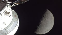 La c�psula Orion de la misi�n Artemis II, en su aproximaci�n a la Luna.