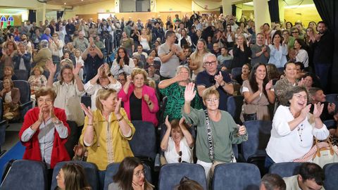 PLENO MOCION DE CENSURA EN EL CONCELLO DE RIBEIRA, DONDE LUIS PEREZ BARRAL ALCALDE DEL BNG CEDE EL BASTON DE MANDO A LA NUEVA ALCALDESA MARIA JOSE SAMPEDRO CANDIDATA DEL PP, PRIMERA MUJER EN ESTE PUESTO.
