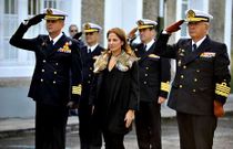 El Ajema, a la derecha de la subsecretaria de Defensa, la acompa�� con otras autoridades.