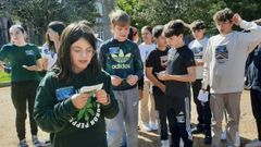 Un momento de la lectura de poemas, este martes, por parte de alumnos de segundo de la ESO del IES S�nchez Cant�n de Pontevedra