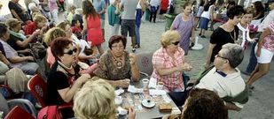 El dinero recaudado en la chocolatada solidaria ir� destinado a C�ritas parroquial de Ares. 
