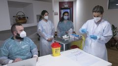 Preparaci�n de la segunda dosis de la vacuna contra el coronavirus en la Residencia Mixta de Gij�n