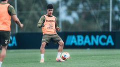Hugo lvarez, durnate un entrenamiento en la Cidade Deportiva Afouteza esta temporada.