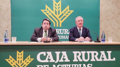 El presidente de Caja Rural de Asturias, Fernando Mart�nez y el director de Caja Rural de Asturias, Antonio Romero