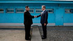 Reuni�n del 27 de abril, entre ell l�der norcoreano Kim Jong Un y el presidente surcoreano Moon Jae-in en la l�nea de demarcaci�n militar que divide a sus pa�ses