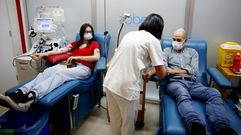 Eva Chamosa y Jos� N��ez, dos de los voluntarios que acudieron a donar sangre en Pontevedra. .E