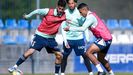 Camarasa y Charbel, en un entrenamiento del Oviedo en El Requexn