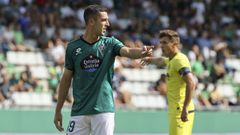 Sabin Merino, en la imagen en partido ante el Villarreal B, est� siendo la referencia ofensiva elegida por Crist�bal.