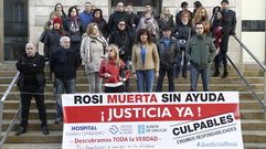 Concentraci�n silenciosa del viudo de la mujer que falleci� en los pasillos del Hospital Cunqueiro