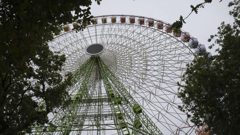 La noria es una de las atracciones estrella de las Festas da Ascensin de Santiago.