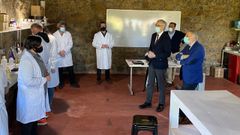 Un momento de la visita del conselleiro Francisco Conde a la escuela de hosteler�a y vitivinicultura de Rosende