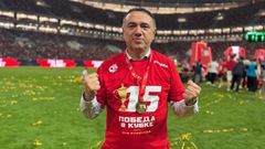 Francis Cagigao, con la medalla de campe�n de la Copa de Rusia