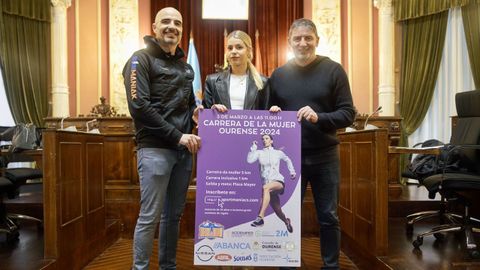 Aníbal Pereira, a la derecha, en la reciente presentación de una carrera.
