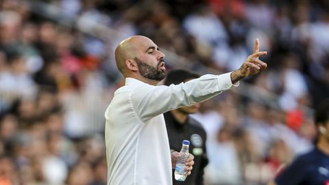 El entrenador del Celta, Claudio Gir�ldez, durante el partido ante el Valencia.