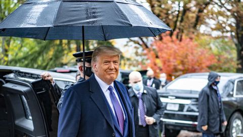 Trump, el mircoles a su llegada al cementerio de Arlington
