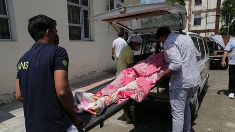 Una de las v�ctimas del alcohol adulterado en la India