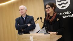 Jos Manuel Fontenla, presidente de Afapo, y la concejala de Benestar Social de Pontevedra, Anabel Gulas, este mircoles en el Concello