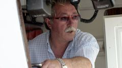 Ernesto Rivera, en su barco Temerario