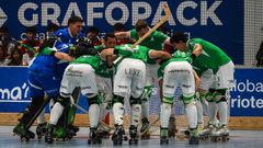 Los jugadores del Liceo, antes del cuarto partido de la final ante el Igualada.