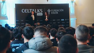 Las ponentes de �rguete, durante la charla e Celtalks en A Sede del Celta.