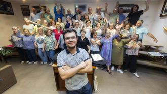 Aires de Berganti�os estrena direcci�n, asumida por Xairo Campos: en la imagen, ensayo el jueves. 