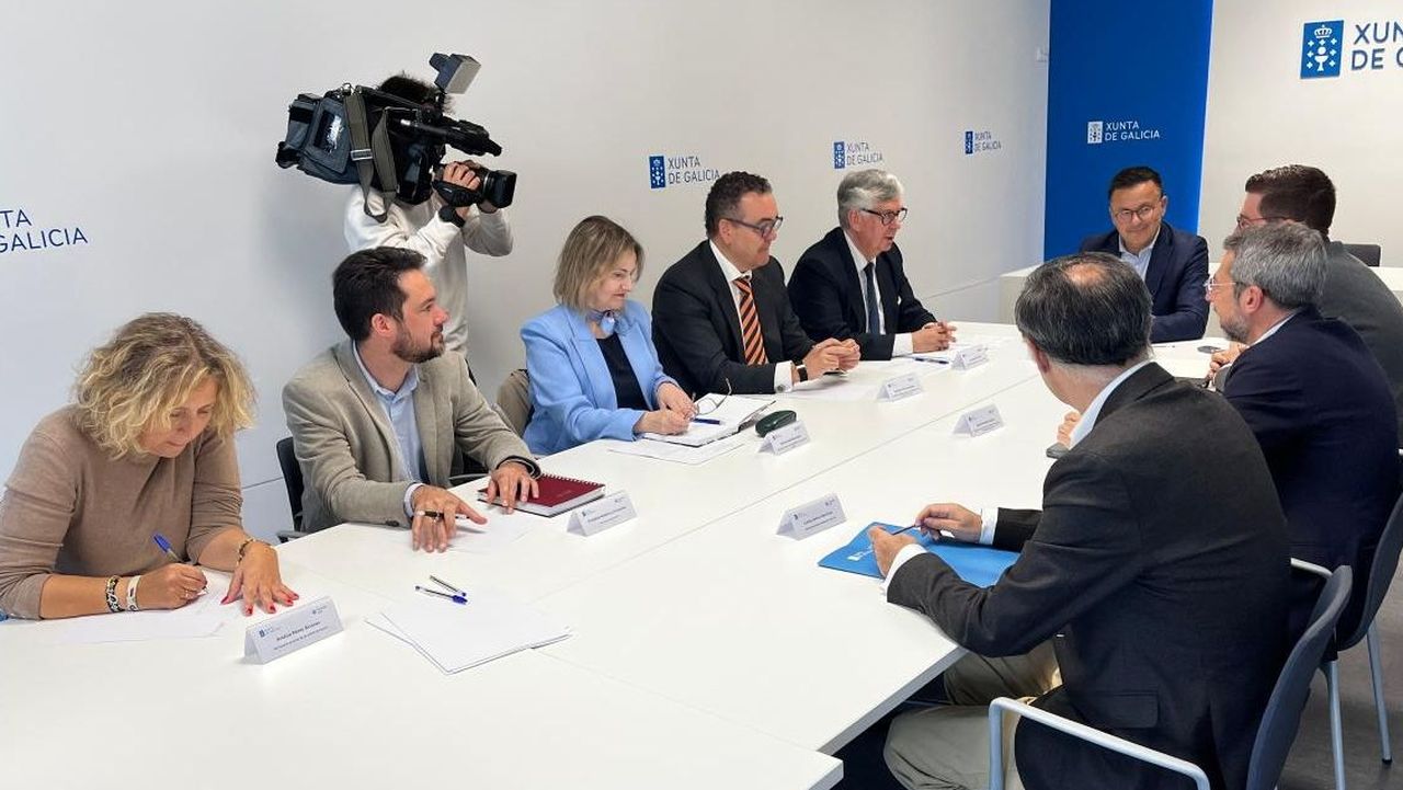 Xunta y agentes sociales ponen en marcha el plan para controlar el absentismo laboral en Galicia