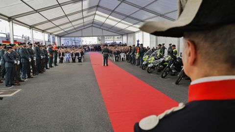 La fuerza de la Guardia Civil, en formacin en el da del Pilar en la comandancia de Ourense.