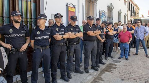 Minuto de silencio por el agente fallecido en su pueblo, Marmolejo (Ja�n)