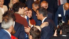 El�fotocol de famosos en los�100 d�as de Pedro S�nchez