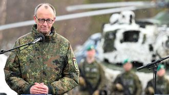 El canciller alem�n Friedrich Merz asiste a una rueda de prensa conjunta con el primer ministro canadiense Mark Carney y el primer ministro noruego Jonas Gahr Store tras su visita al ejercicio militar  Cold Response  en Bardufoss.