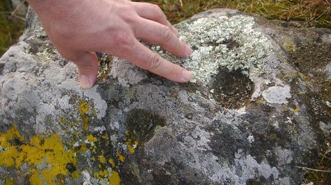 Petroglifo de forma circular de la Pena da Virxe