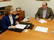 Encarnaci�n Rivas, ayer, junto al alcalde Antonio Pensado.