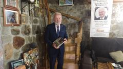 El escritor Pepe Balb�a, desde su casa en Beariz