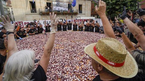 O Carballiño bate el récord de la tapa de pulpo más grande del mundo