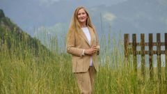 La escritora Luz Gab�s