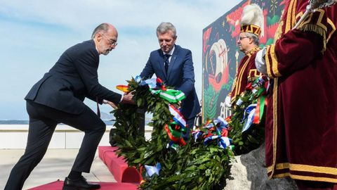Jes�s V�zquez Almui�a y Alfonso Rueda en la presentaci�n de la Arribada.