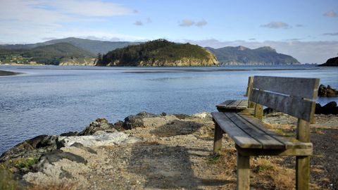 Isla de San Vicente, frente a la playa de Morouzos.