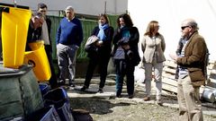 Cada centro recibir� un gran compostero y papeleras de reciclaje