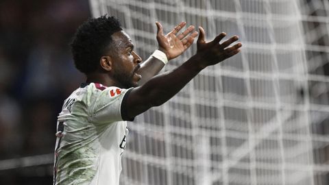 Vinicius protesta durante un partido entre el Real Madrid y el Espanyol.