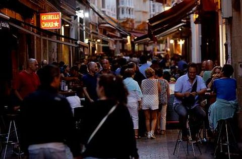 Las terrazas de la zona de vinos del centro, llenas durante el pasado mes de agosto.