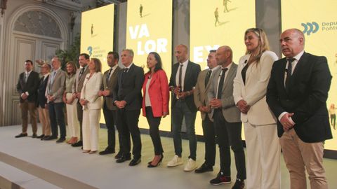 El presidente de la Diputaci�n de Pontevedra, Luis L�pez, estuvo arropado por todo el gobierno provincial